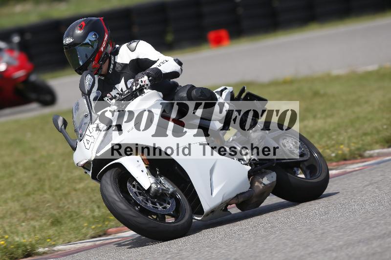 /27 12.06.2025 Ducati Schweiz Trackday Warmup  ADR/blau-bleu/41